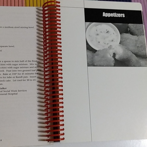 Vtg community cookbook - Picture 2 of 4
